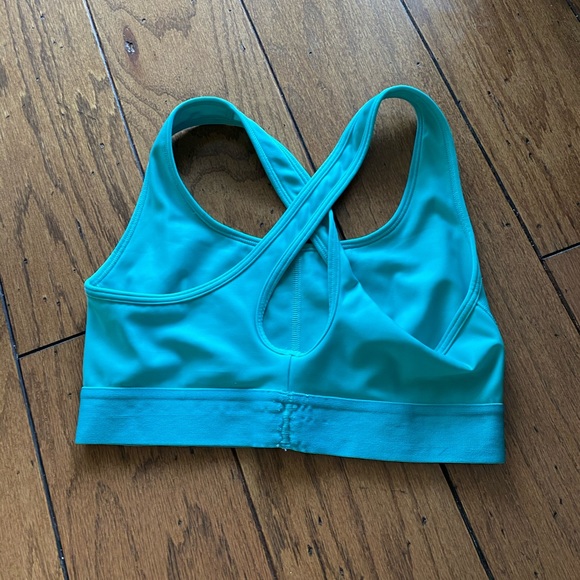 Woman’s sports bra - Picture 2 of 2
